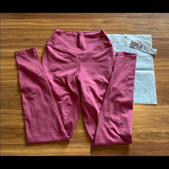 ❗️SOLD❗️Balance Athletica Ascend Leggings - Picture 3 of 11